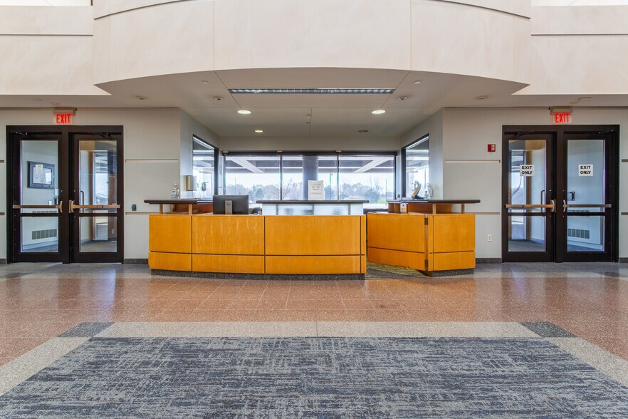 More Photos Of 11000 W Lake Park Dr, Milwaukee Office For Sale
