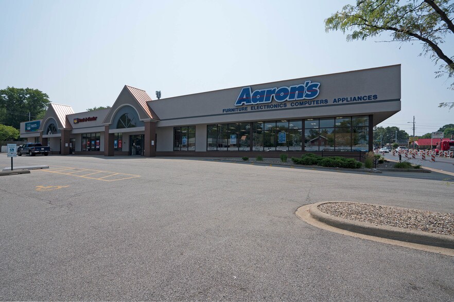 More Photos Of 2004-2010 Knoxville Ave, Peoria Unknown For Lease