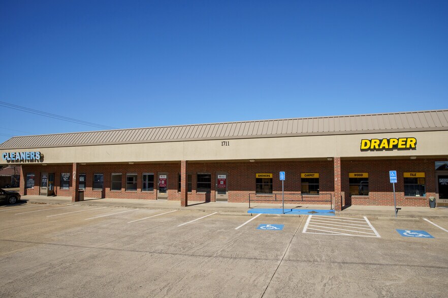 More Photos Of 1711 E Frankford Rd, Carrollton Unknown For Lease