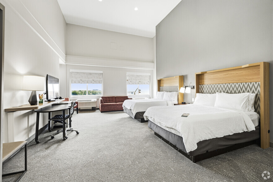 More Photos Of 300 E Central Texas Expy, Killeen Hotel For Sale