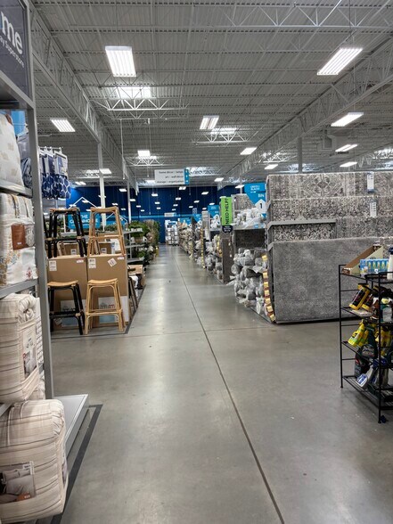 More Photos Of 4825 Marburg Ave, Cincinnati Freestanding For Lease