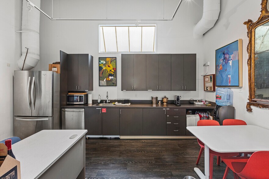 More Photos Of 712-714 Montgomery St, San Francisco Storefront Retail Office For Sale