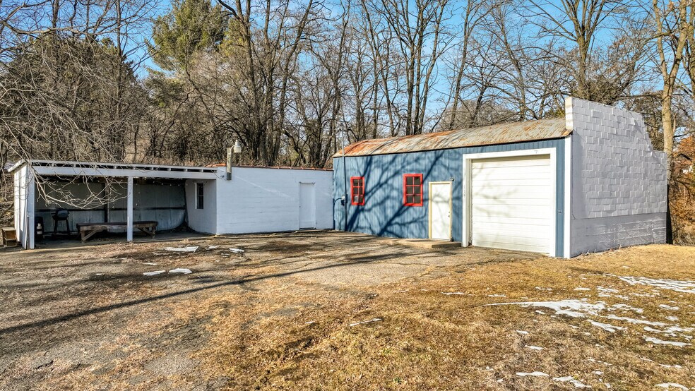 Primary Photo Of 119 Meadow Hill Dr, Menomonie Auto Repair For Sale