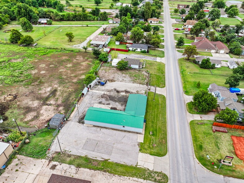 More Photos Of 1401 S Choctaw Ave, El Reno Flex For Lease