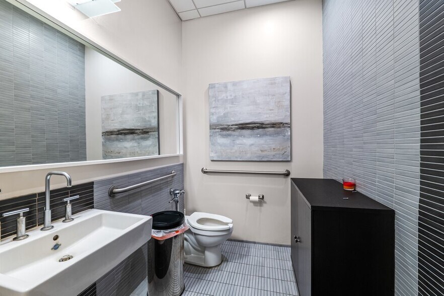 More Photos Of 315 E Bay St, Jacksonville Office For Lease