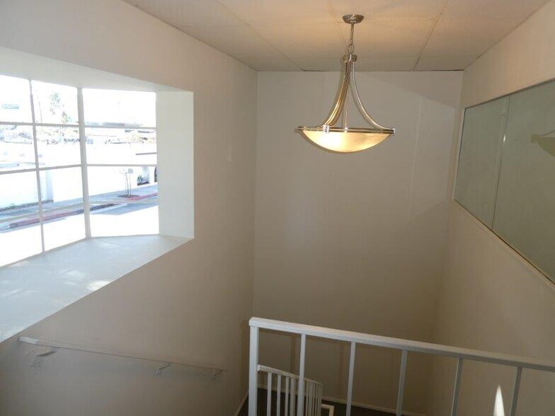 More Photos Of 447 W Burchett St, Glendale Office For Sale