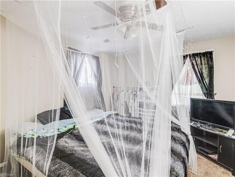 More Photos Of 5521 W 48th St, Parma Apartments For Sale