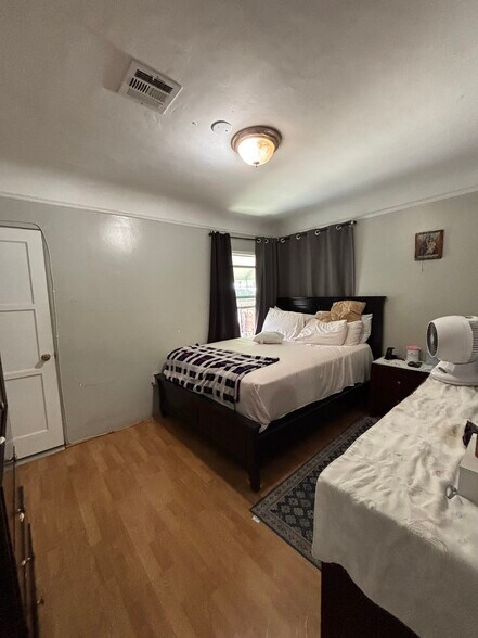 More Photos Of 5620 & 5618 Cartwright Ave, North Hollywood Apartments For Sale