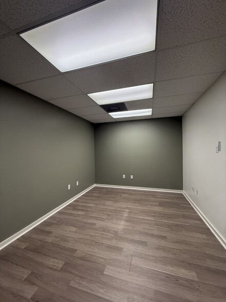 More Photos Of 13822-13826 Prairie Ave, Hawthorne Warehouse For Lease