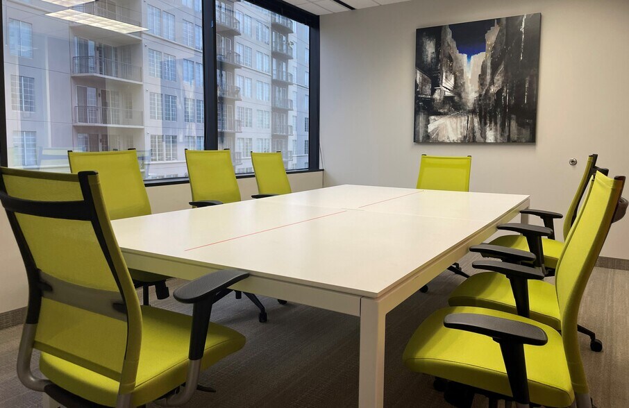 More Photos Of 3100 McKinnon St, Dallas Office For Lease