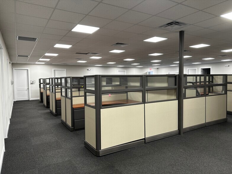 More Photos Of 13809 Monroes Business Park, Tampa Warehouse For Lease