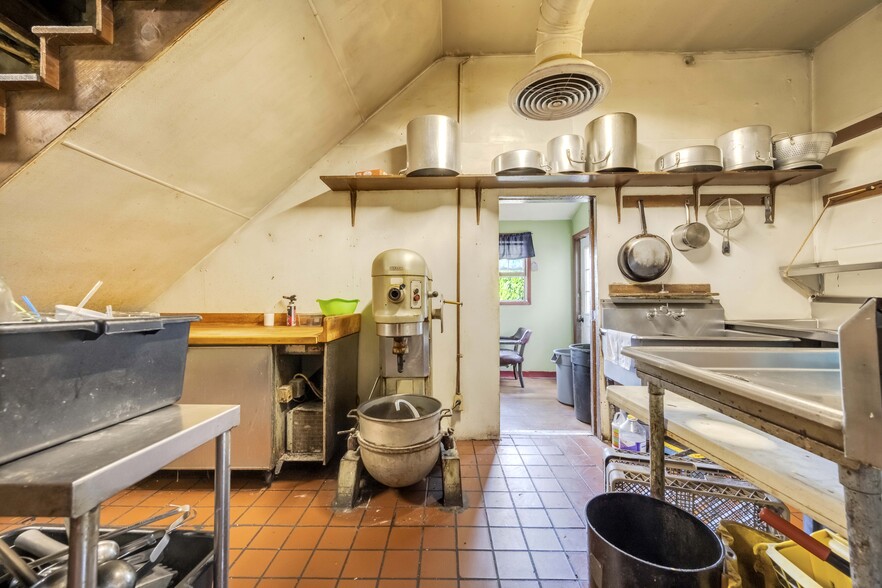 More Photos Of 5881 Sullivan Trl, Nazareth General Retail For Sale