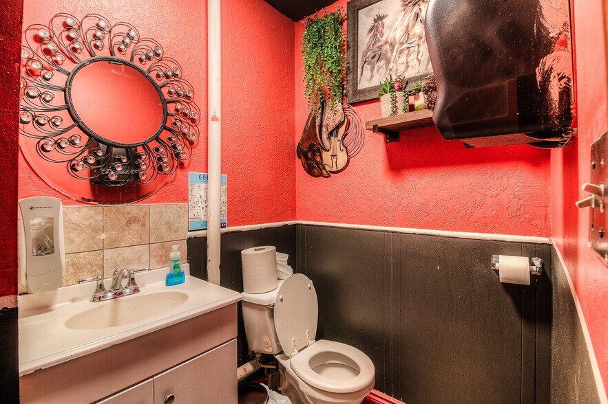 More Photos Of , Yakima General Retail For Sale