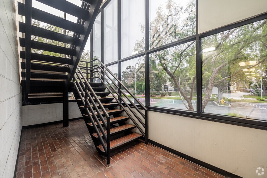 More Photos Of 6059 Bristol Pky, Culver City Office For Lease