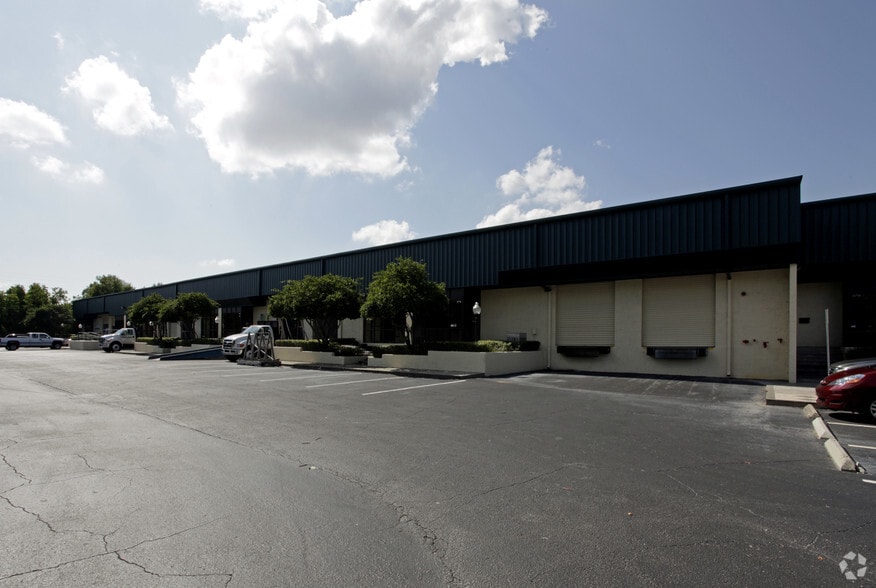More Photos Of 3701-3709 Vineland Rd, Orlando Warehouse For Lease