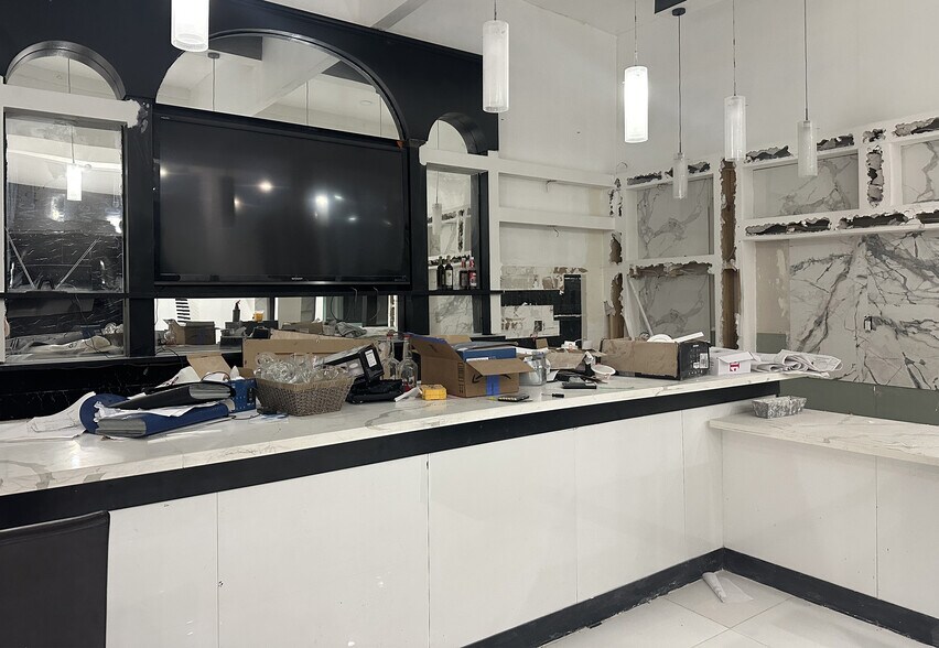 More Photos Of 360 NW 71st St, Miami Flex For Sale
