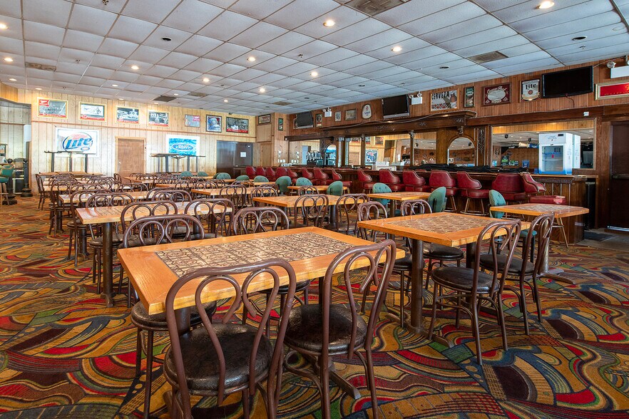 More Photos Of 324 Delaware St, Put In Bay Restaurant For Sale