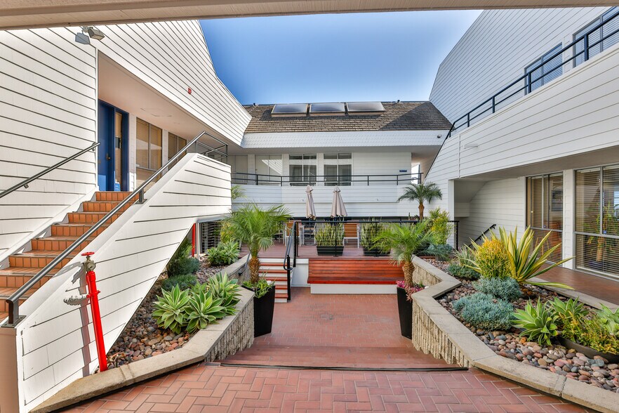 More Photos Of 2200 Pacific Coast Hwy, Hermosa Beach Office For Sale