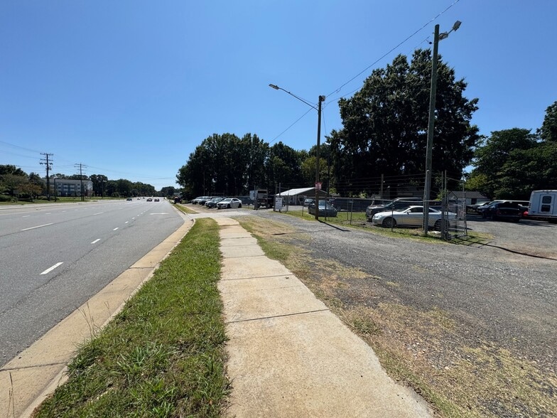 More Photos Of 2225 W Sugar Creek Rd, Charlotte Freestanding For Sale