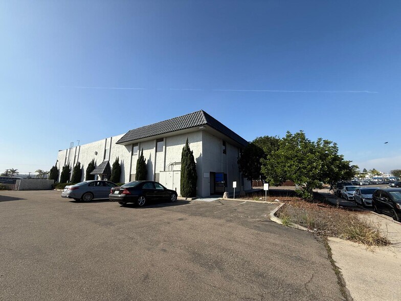 More Photos Of 7979-7989 Vickers St, San Diego Flex For Lease