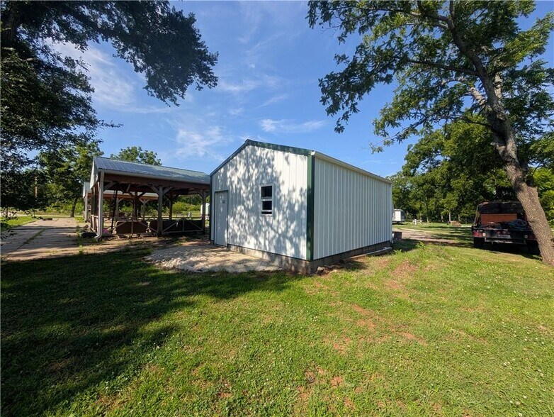 More Photos Of 74 2nd St, Moran Trailer Camper Park For Sale