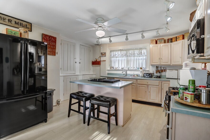 More Photos Of 104 N Main St, Boonsboro Apartments For Sale