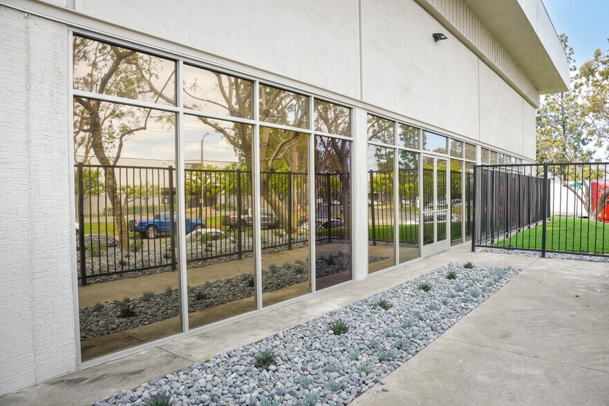 More Photos Of 800 Sandhill Ave, Carson Warehouse For Lease