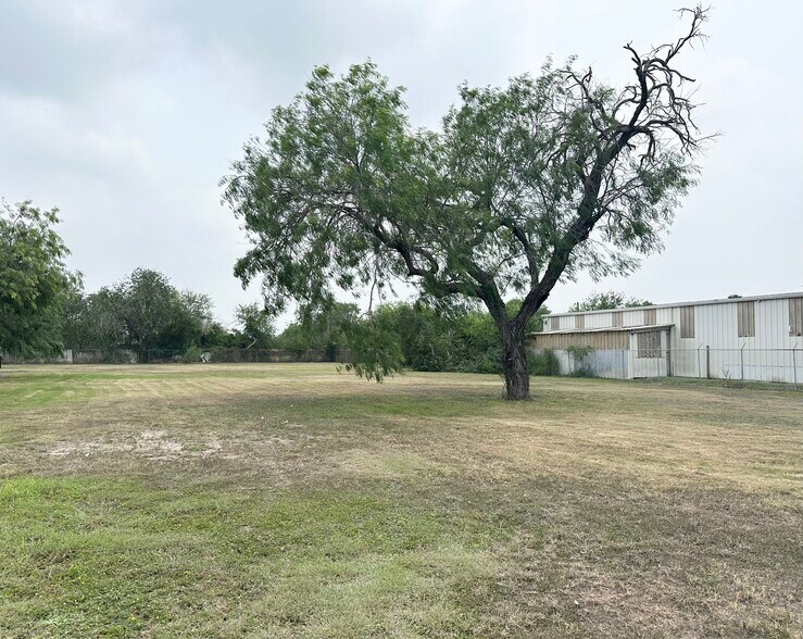 More Photos Of 7700 Padre Island Hwy, Brownsville Light Distribution For Lease