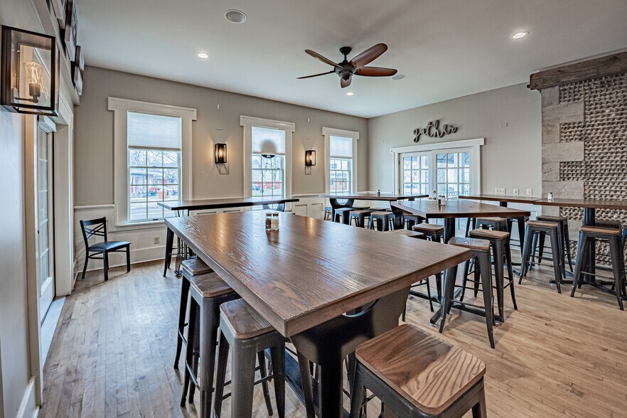 More Photos Of 310 Lake St, Wilson Hotel For Sale