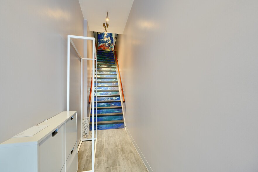 More Photos Of 11 Center Pl, Dundalk Office For Sale