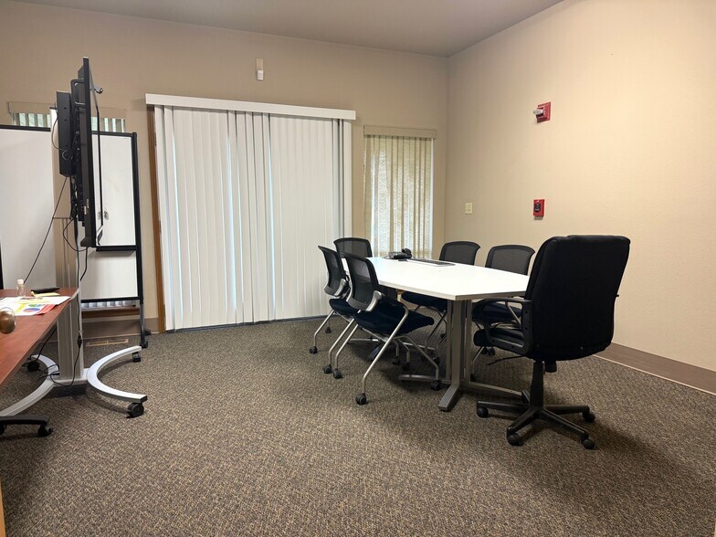 More Photos Of 1691 Washington Ct, Sunnyside Office For Sale