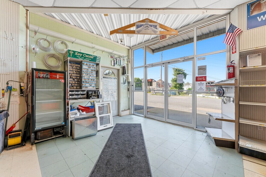 More Photos Of 534 Virginia Ave, Fairmont Freestanding For Sale