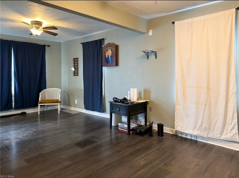 More Photos Of 8301 Lake Ave, Cleveland Flex For Sale