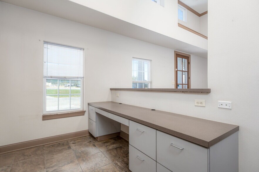 More Photos Of 3815 Troup Hwy, Tyler Medical For Sale