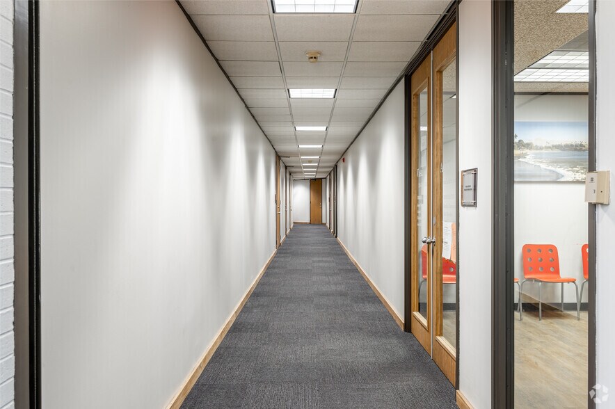 More Photos Of 13747 Montfort Dr, Dallas Loft Creative Space For Lease