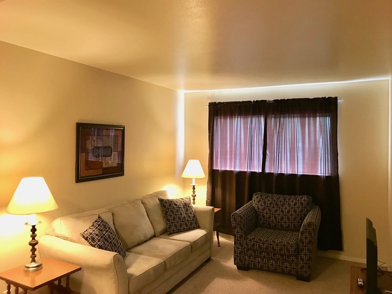 More Photos Of 528 S Saunders Ave, Tyler Hotel For Sale