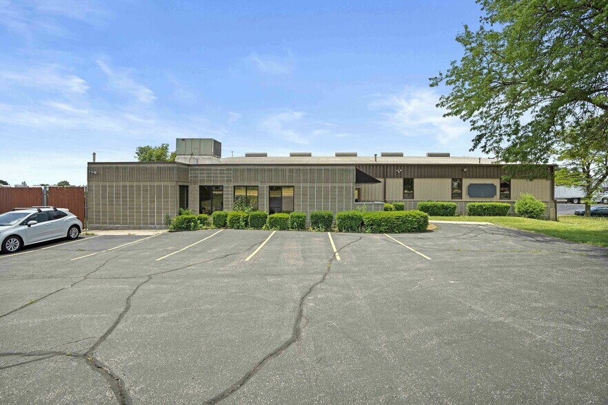 More Photos Of 1145 N Old Rand Rd, Wauconda Manufacturing For Lease