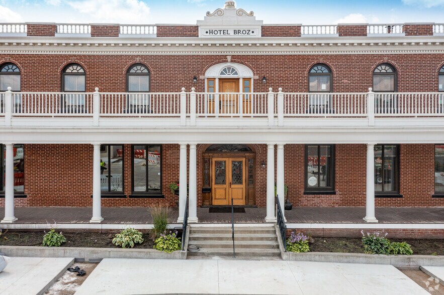 More Photos Of 212 Main St W, New Prague Hotel For Sale