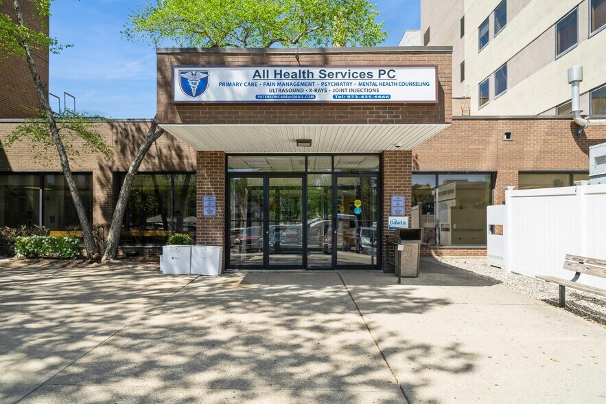 More Photos Of 680 Broadway, Paterson Hospital For Lease