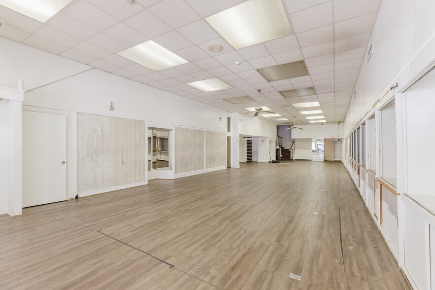 More Photos Of 217 W Lamar St, Americus General Retail For Sale