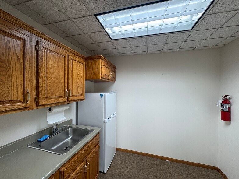 More Photos Of 5200 S Cliff Ave, Sioux Falls Office For Lease