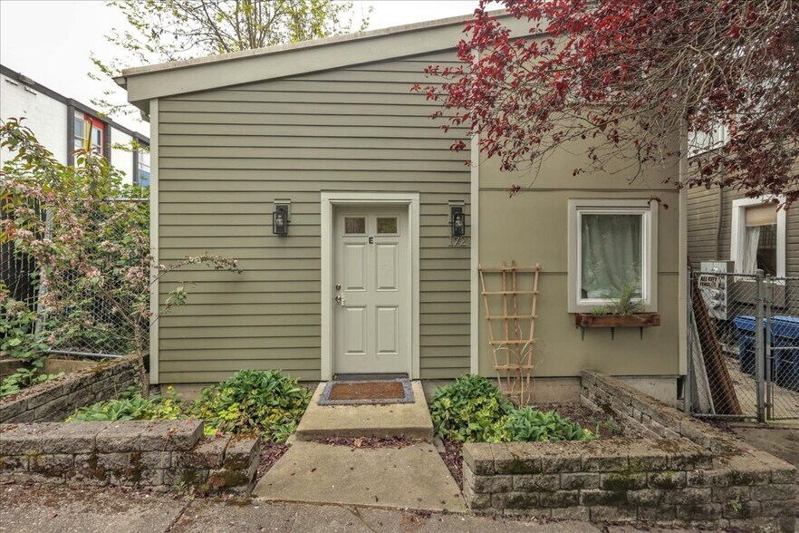 More Photos Of 172 16th Ave, Seattle Multifamily For Sale