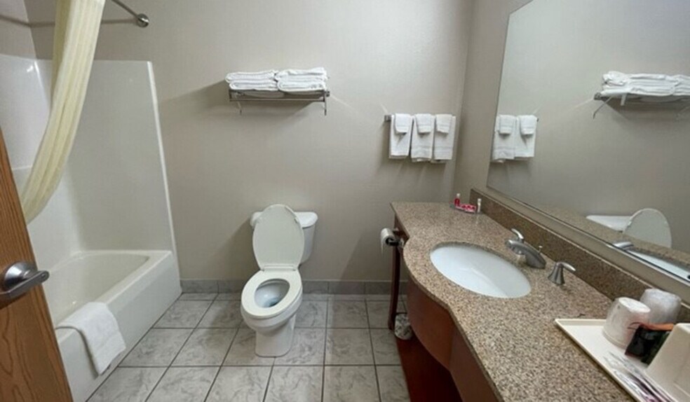 More Photos Of 717 E Bannerman Ave, Redgranite Hotel For Sale