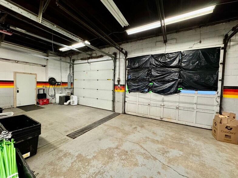 More Photos Of 2085 Clinton St, West Seneca Auto Repair For Sale