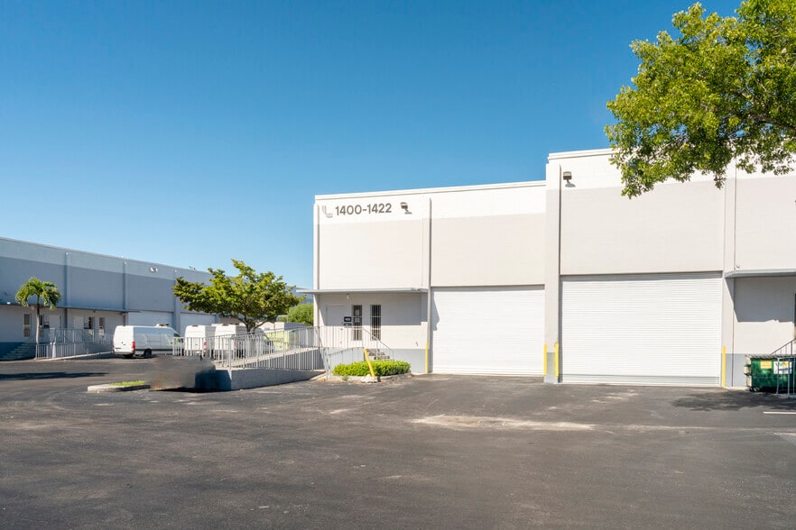 More Photos Of 7950-7966 NW 14th St, Miami Unknown For Lease