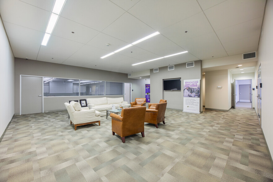 More Photos Of 9244 Markville Dr, Dallas Industrial For Lease