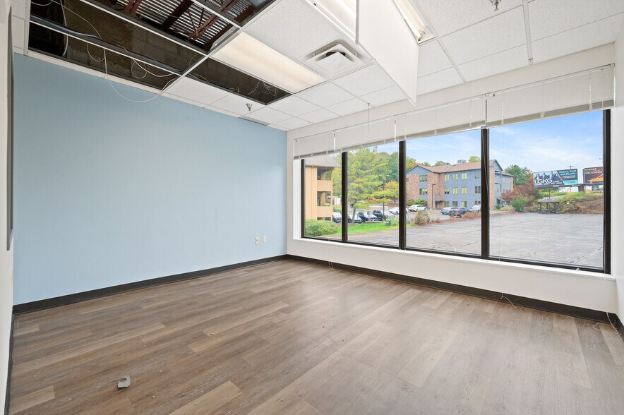More Photos Of 105 Bradford Rd, Wexford Office For Lease