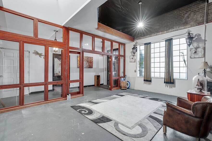 More Photos Of 660 N Thompson St, Portland Showroom For Sale