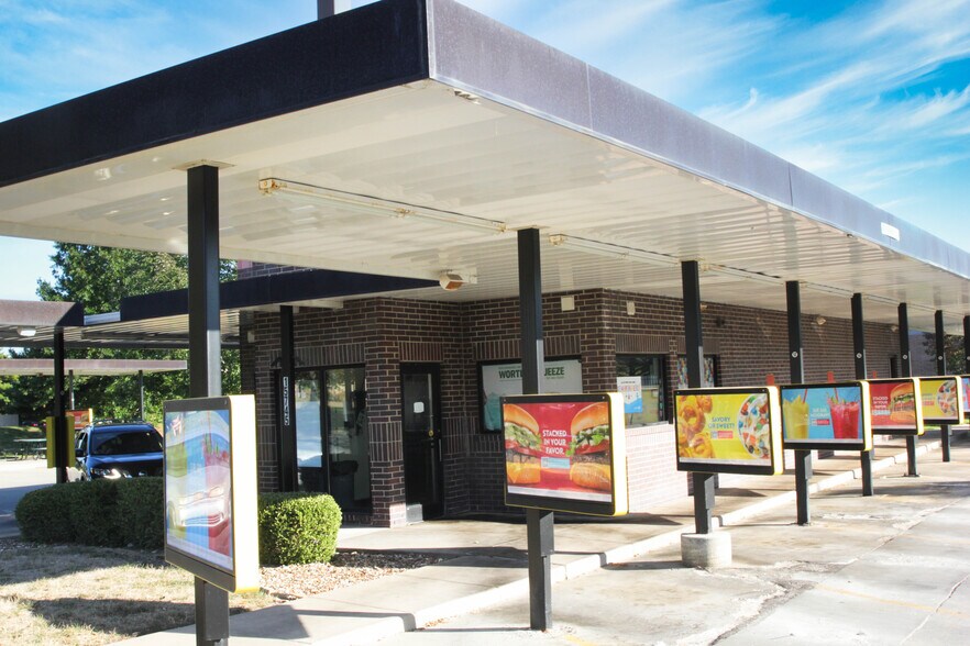 More Photos Of 15745 W 87th Street Pky, Lenexa Freestanding For Sale