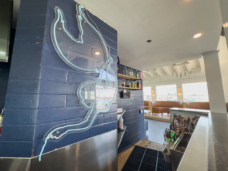 More Photos Of 2406 Newport Blvd, Newport Beach Restaurant For Lease